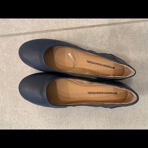 Amazon Essentials Navy Flats